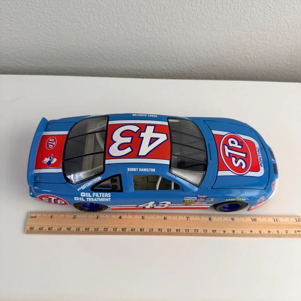 Ertl Bobby Hamilton 43 STP Pontiac Grand Prix 1/18 Scale Diecast Car Blue